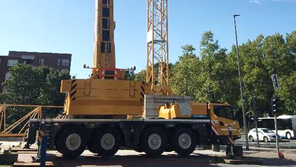 【高端突破】驶进德国鲁尔的天游TY8线路检测中心XCA100E全地面起重机